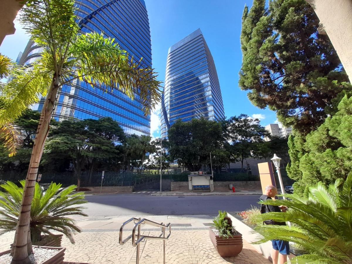 Flat INCRIVEL proximo Shoppings JK e Vila Olimpia San Paolo Esterno foto