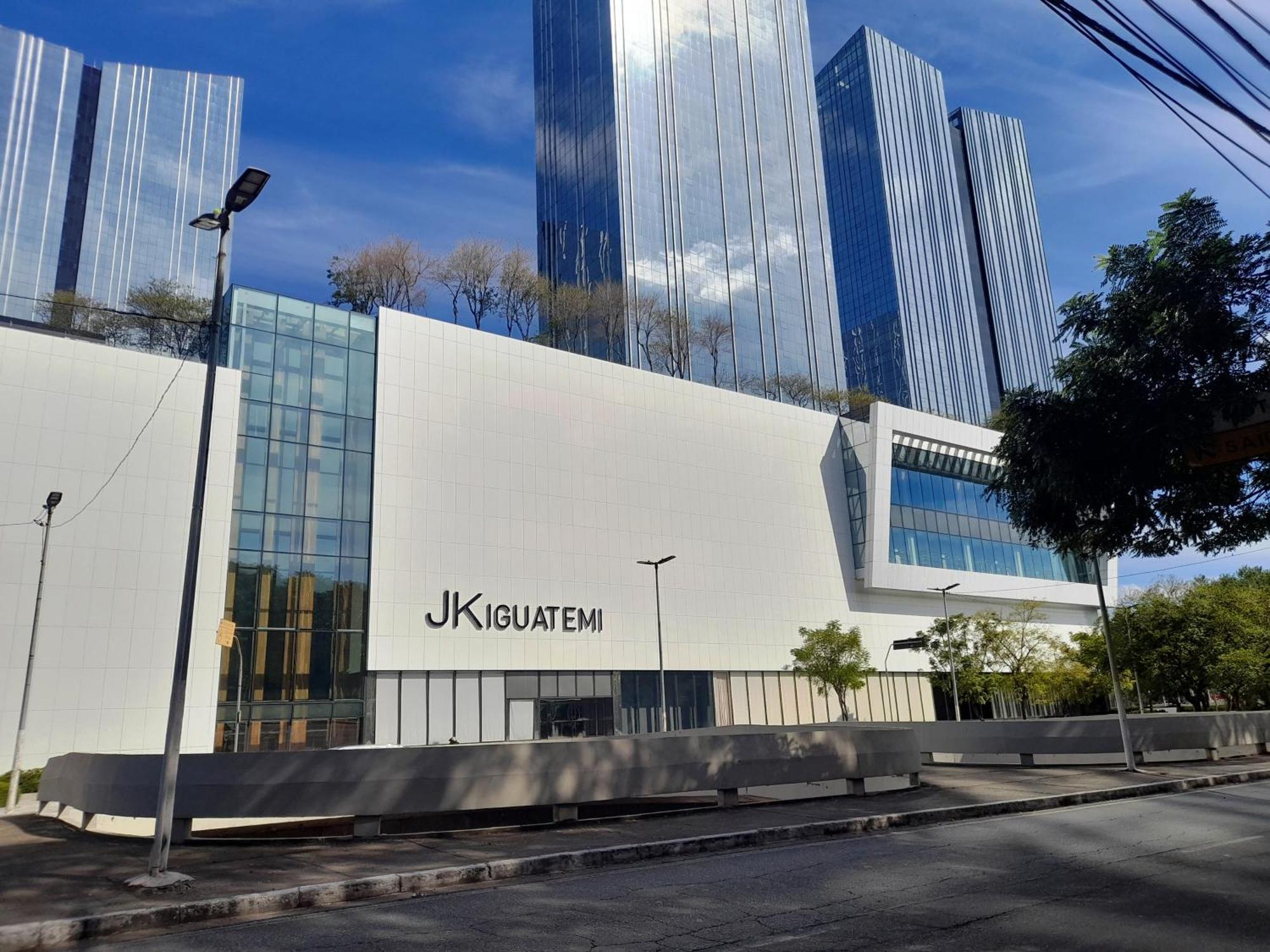 Flat INCRIVEL proximo Shoppings JK e Vila Olimpia San Paolo Esterno foto